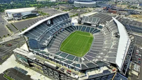 “近两周美媒热议五大预测：库里三分球或胜克莱14球，詹姆斯东决对决悬念？”