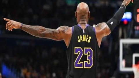 国足备战引热议：中超停赛助力，沙特球员周末照常踢中超