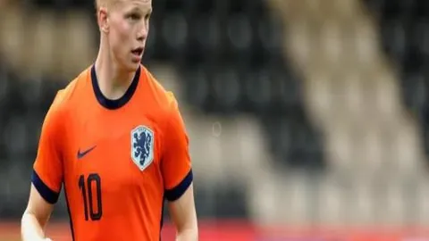 札幌冈萨多新赛季初战连败，鸟栖砂岩同陷日职乙低谷之困